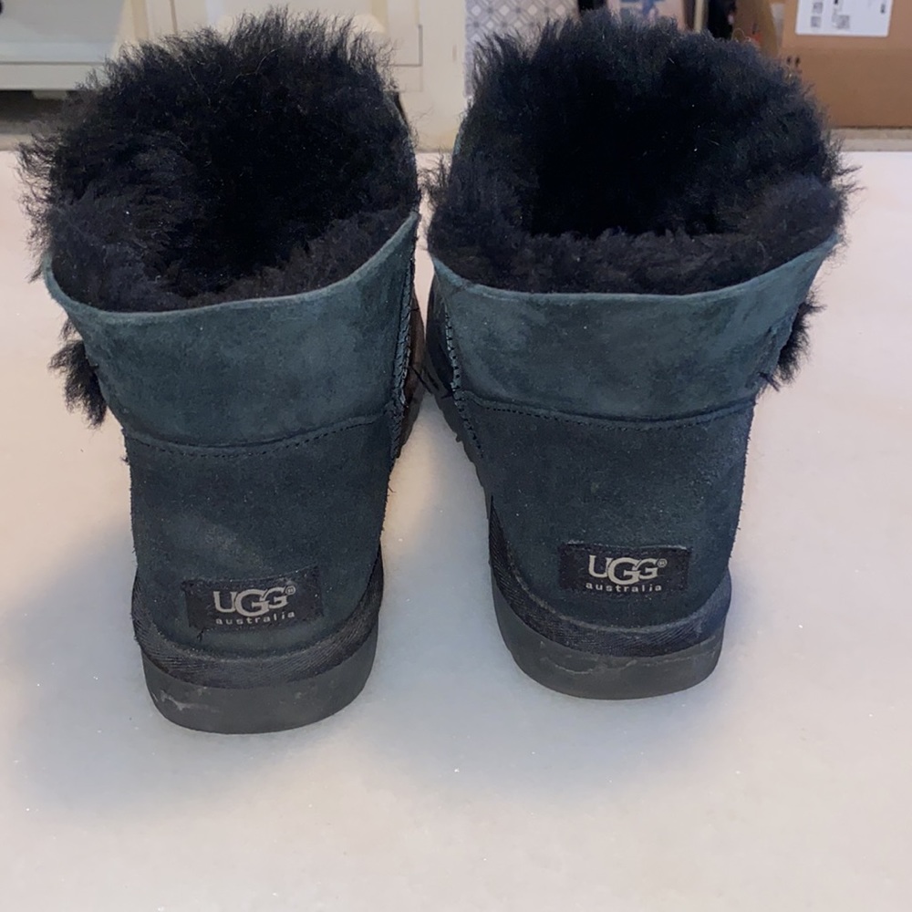 Mini Bailey Button UGG boots - Picture 4 of 9